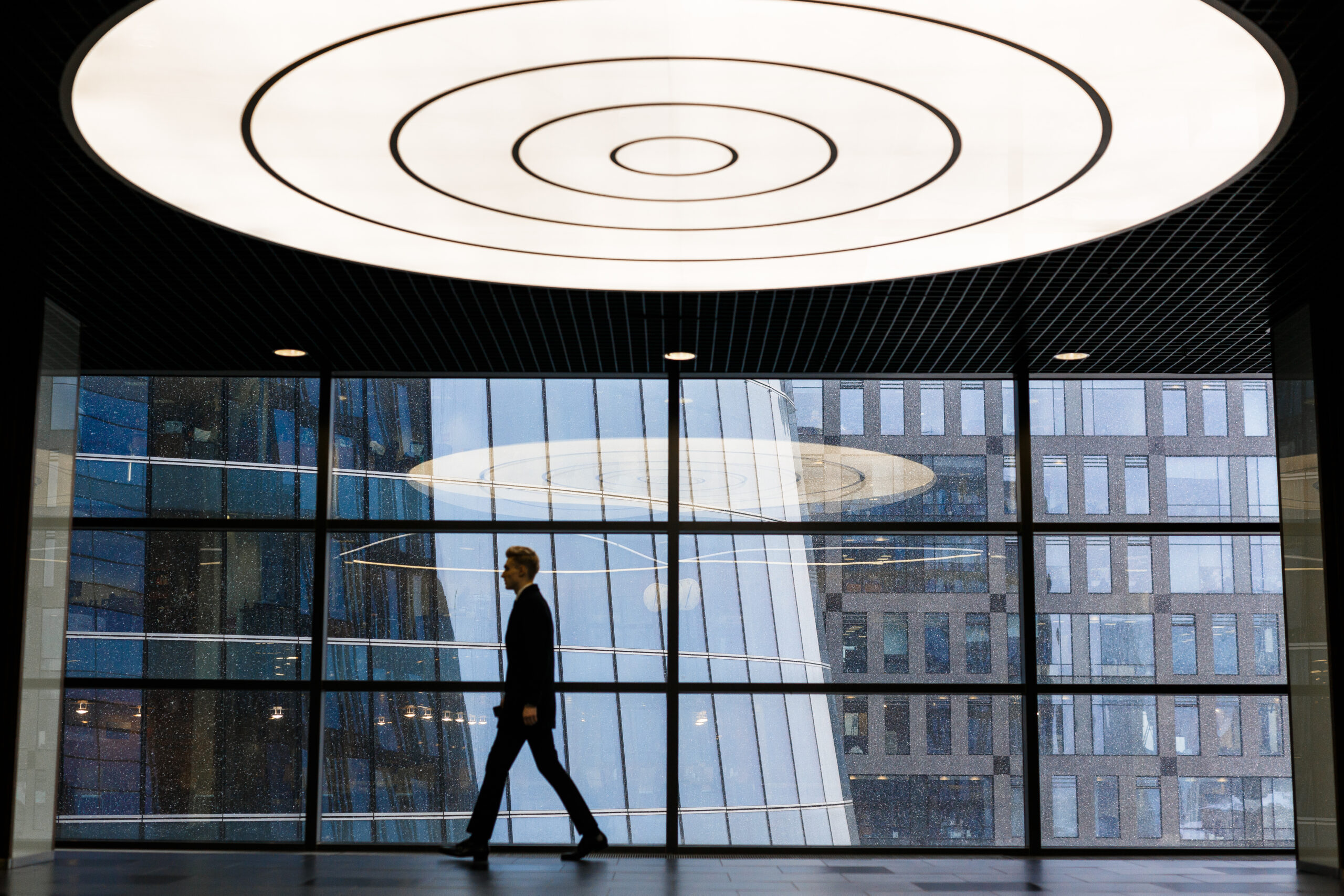 Office worker wonders how to choose a DAM.